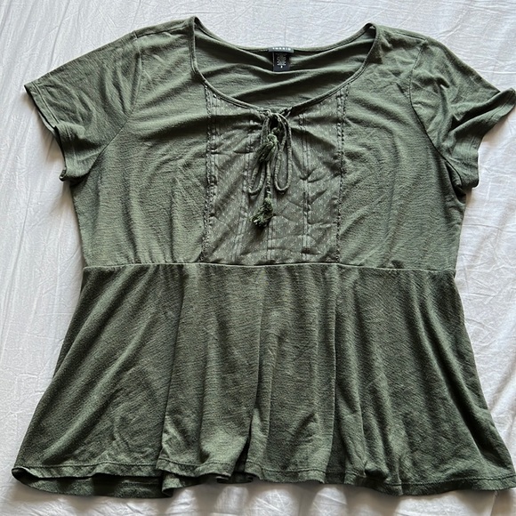 Torrid peplum style green t-shirt, 2X - Picture 1 of 2